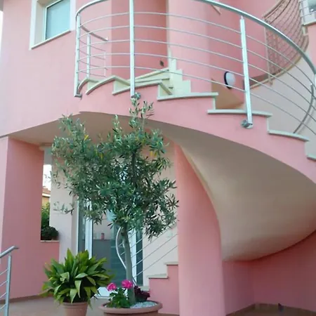 Гостевой дом 60quattro Bedrooms